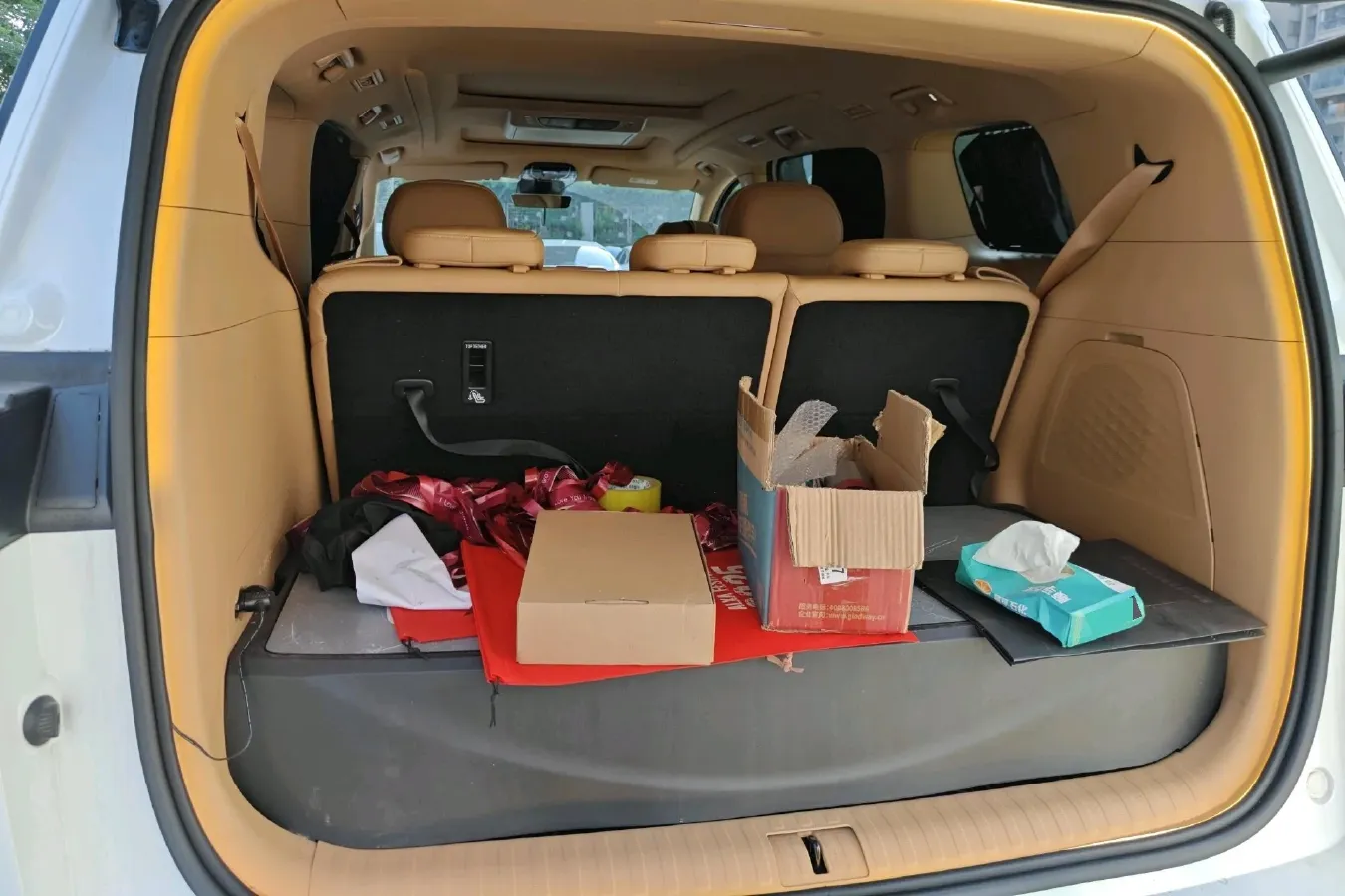 2024 Voyah Dream 1.5T 150HP L4 PHEV 43KWH,autocango,china used car exporter,china ev exporter,chinese used car exporter,chinese used ev exporter