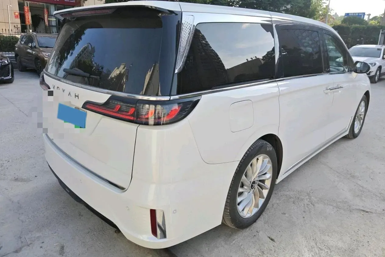 2024 Voyah Dream 1.5T 150HP L4 PHEV 43KWH,autocango,china used car exporter,china ev exporter,chinese used car exporter,chinese used ev exporter