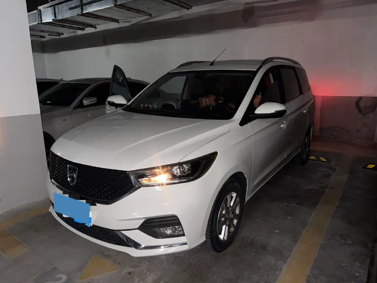 2019 BaoJun 360 1.5L 105HP L4 6MT,autocango,china used car exporter,china ev exporter,chinese used car exporter,chinese used ev exporter