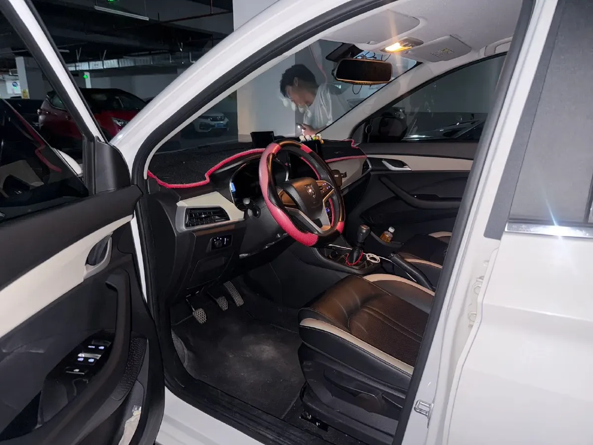 2019 BaoJun 360 1.5L 105HP L4 6MT,autocango,china used car exporter,china ev exporter,chinese used car exporter,chinese used ev exporter