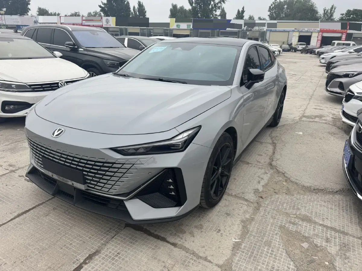 2023 ChangAn UNI-V 1.5T 188HP L4 7DCT,autocango,china used car exporter,china ev exporter,chinese used car exporter,chinese used ev exporter