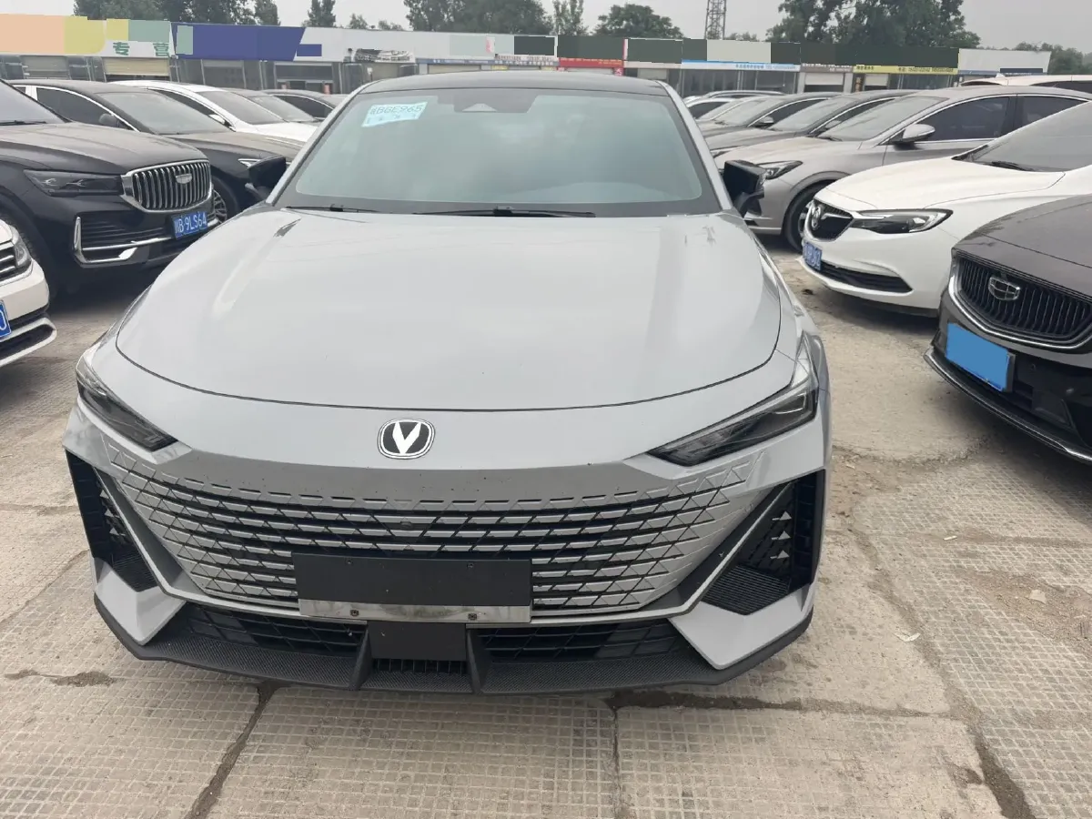 2023 ChangAn UNI-V 1.5T 188HP L4 7DCT,autocango,china used car exporter,china ev exporter,chinese used car exporter,chinese used ev exporter