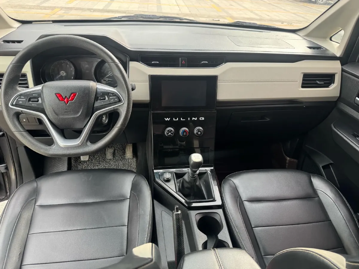 2021 WuLing ZhengChen 1.5T 147HP L4 6MT,autocango,china used car exporter,china ev exporter,chinese used car exporter,chinese used ev exporter