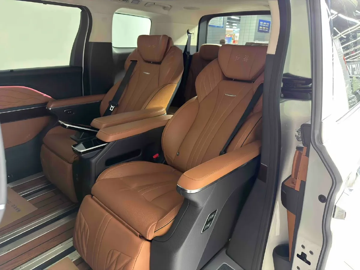 2023 HongQi HQ9 2.0T 252HP L4 8AT,autocango,china used car exporter,china ev exporter,chinese used car exporter,chinese used ev exporter