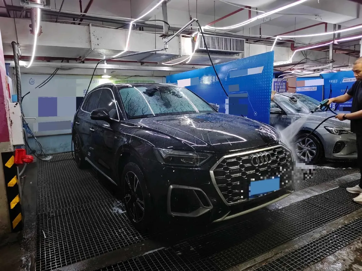 2024 Audi Q5L 2.0T 190HP L4 7DCT,autocango,china used car exporter,china ev exporter,chinese used car exporter,chinese used ev exporter