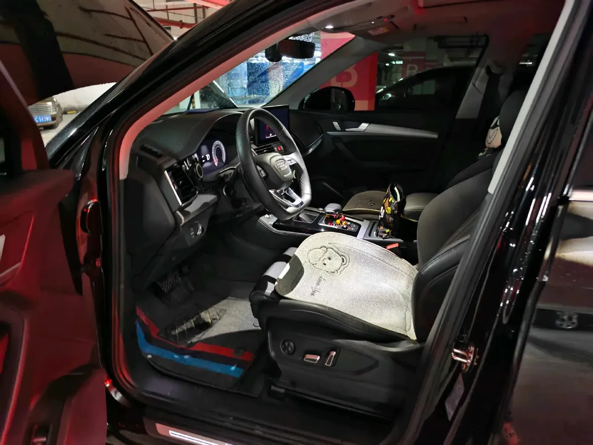 2024 Audi Q5L 2.0T 190HP L4 7DCT,autocango,china used car exporter,china ev exporter,chinese used car exporter,chinese used ev exporter