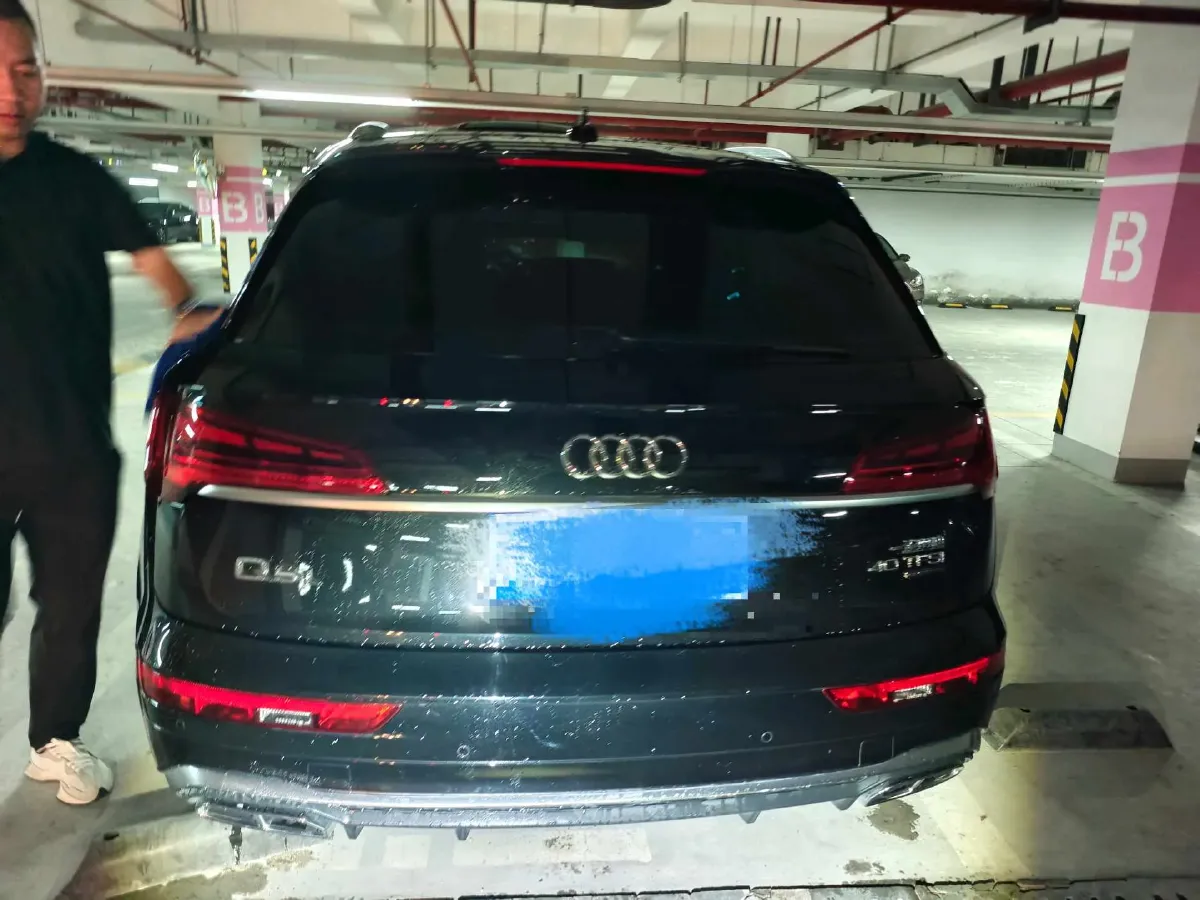 2024 Audi Q5L 2.0T 190HP L4 7DCT,autocango,china used car exporter,china ev exporter,chinese used car exporter,chinese used ev exporter