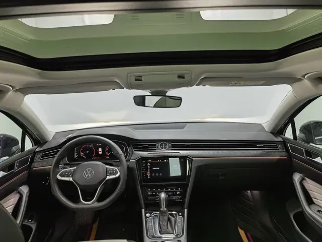 2026 Volkswagen Magotan 2.0T 220HP L4 7DCT,autocango,china used car exporter,china ev exporter,chinese used car exporter,chinese used ev exporter