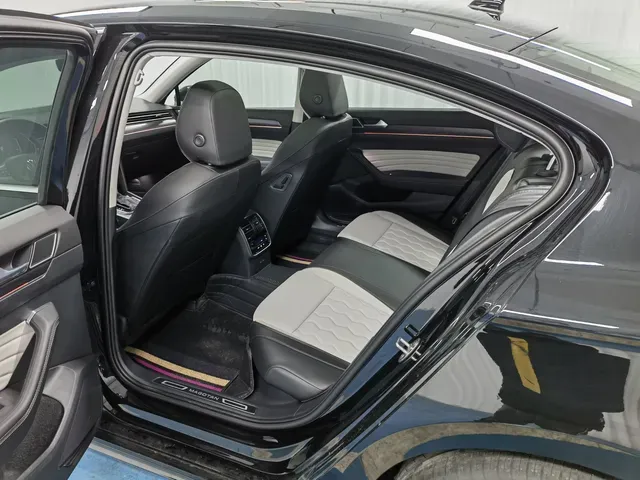 2026 Volkswagen Magotan 2.0T 220HP L4 7DCT,autocango,china used car exporter,china ev exporter,chinese used car exporter,chinese used ev exporter
