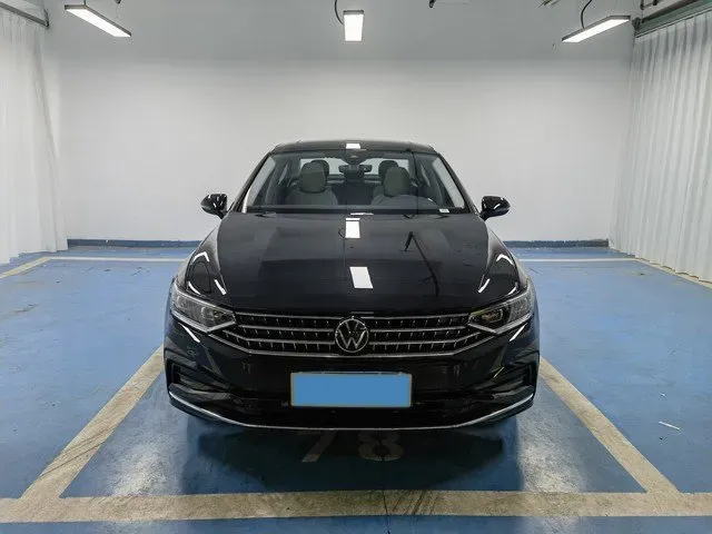 2026 Volkswagen Magotan 2.0T 220HP L4 7DCT,autocango,china used car exporter,china ev exporter,chinese used car exporter,chinese used ev exporter