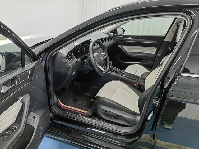 2026 Volkswagen Magotan 2.0T 220HP L4 7DCT,autocango,china used car exporter,china ev exporter,chinese used car exporter,chinese used ev exporter
