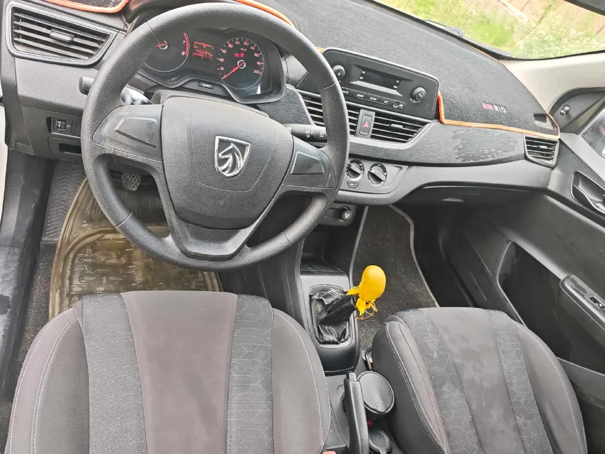 2016 BaoJun 310 1.2L 82HP L4 5MT,autocango,china used car exporter,china ev exporter,chinese used car exporter,chinese used ev exporter