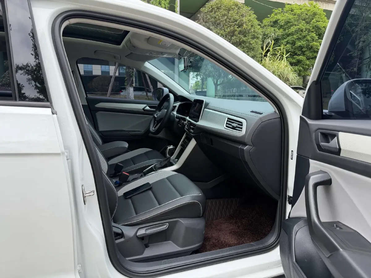 2023 Volkswagen T-Roc 1.4T 150HP L4 7DCT,autocango,china used car exporter,china ev exporter,chinese used car exporter,chinese used ev exporter