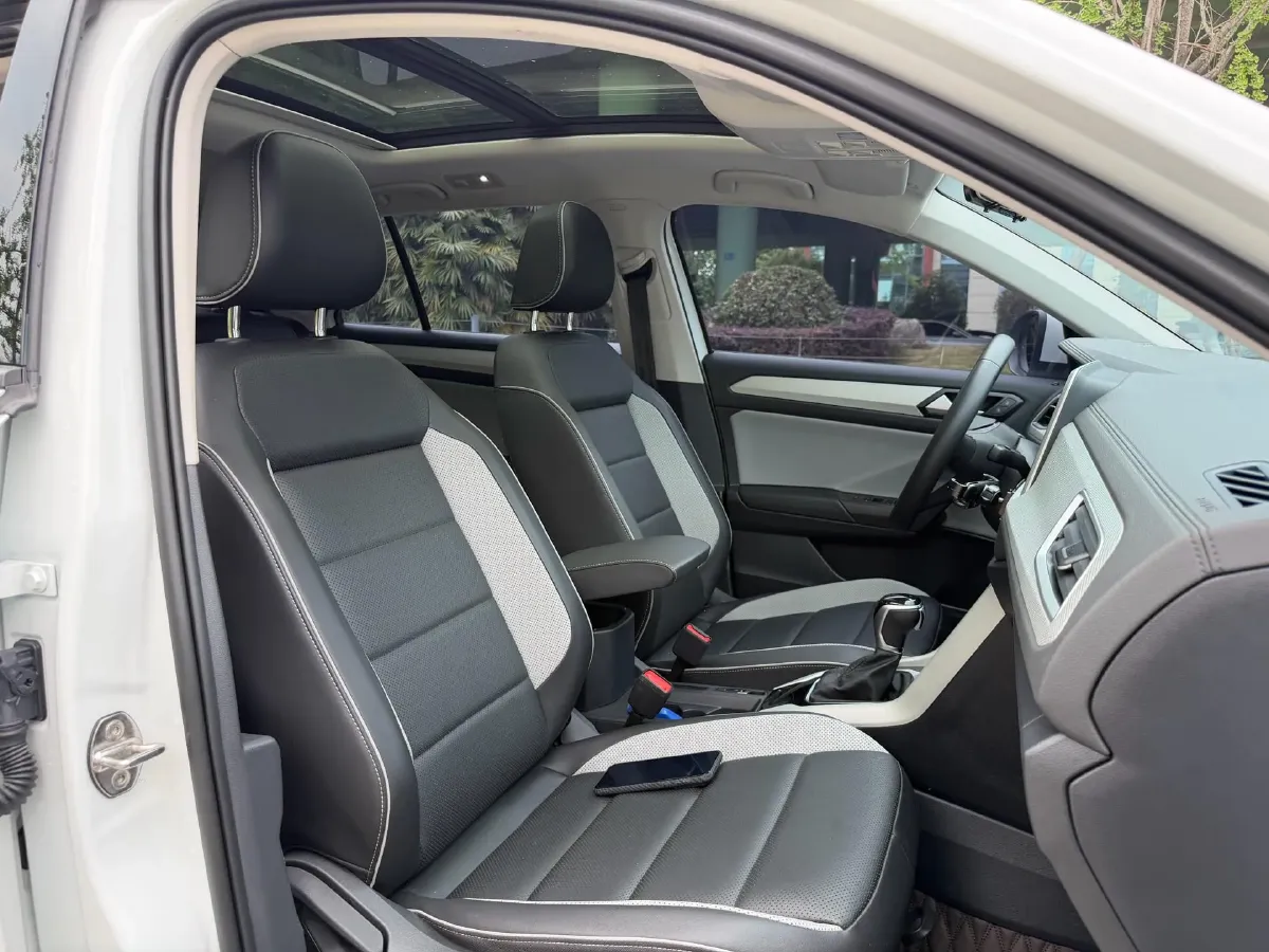 2023 Volkswagen T-Roc 1.4T 150HP L4 7DCT,autocango,china used car exporter,china ev exporter,chinese used car exporter,chinese used ev exporter