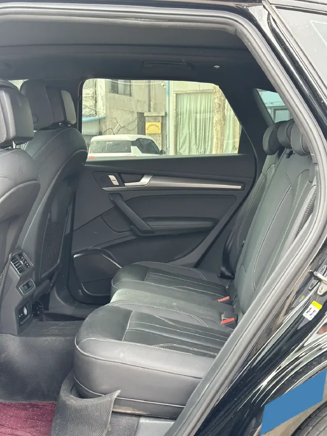 2023 Audi Q5L 2.0T 190HP L4 7DCT,autocango,china used car exporter,china ev exporter,chinese used car exporter,chinese used ev exporter