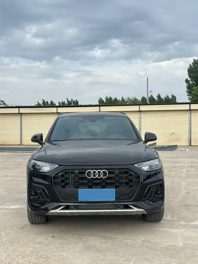 2023 Audi Q5L 2.0T 190HP L4 7DCT,autocango,china used car exporter,china ev exporter,chinese used car exporter,chinese used ev exporter