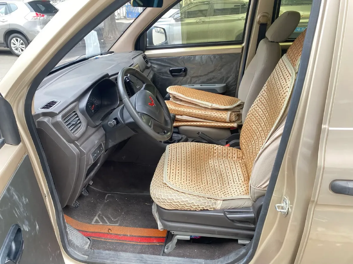 2021 WuLing HongGuang V 1.5L 99HP L4 6MT,autocango,china used car exporter,china ev exporter,chinese used car exporter,chinese used ev exporter