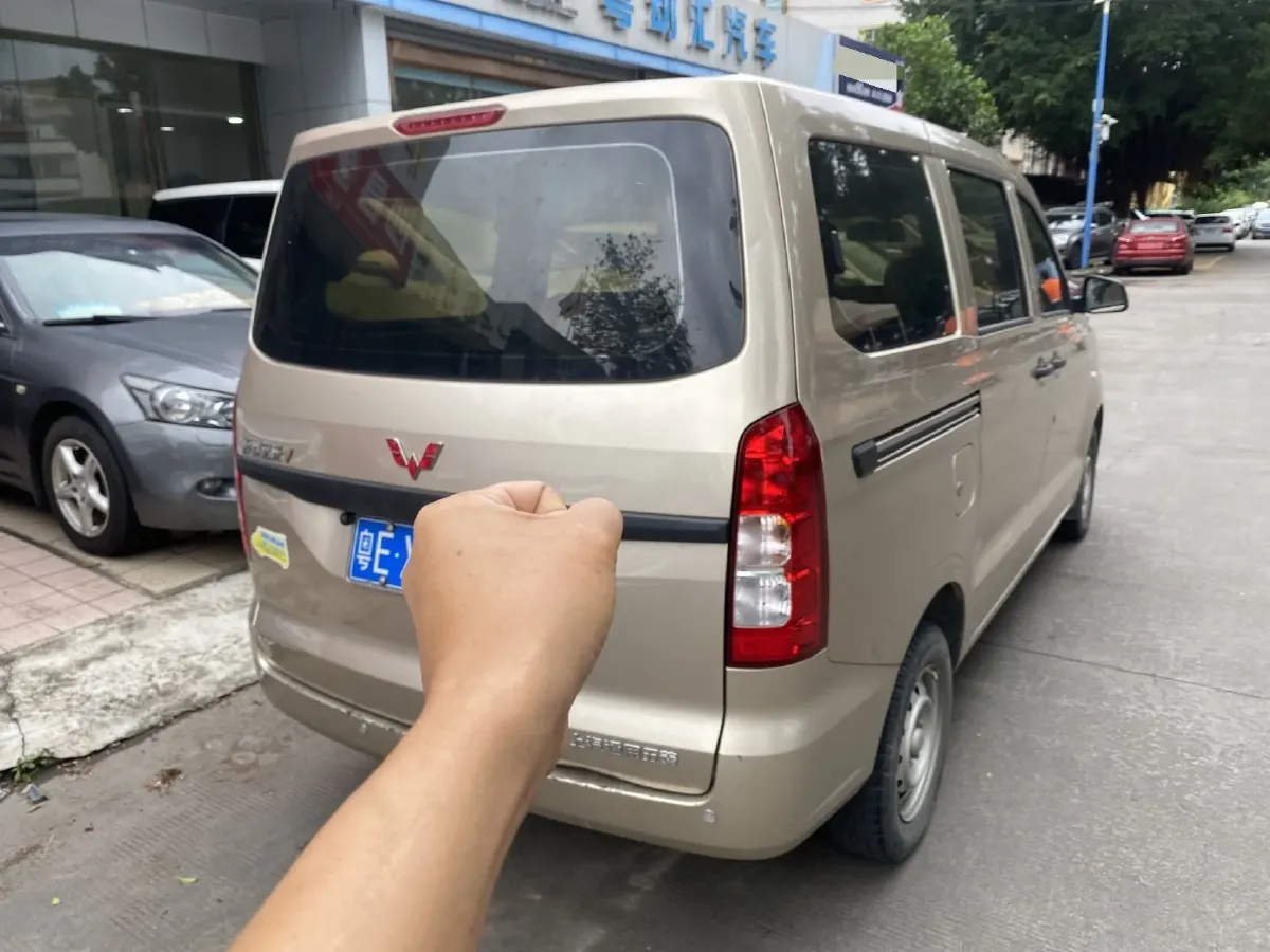 2021 WuLing HongGuang V 1.5L 99HP L4 6MT,autocango,china used car exporter,china ev exporter,chinese used car exporter,chinese used ev exporter