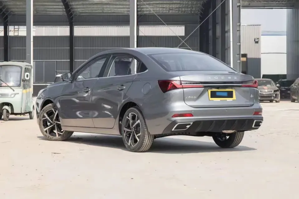 2024 Roewe i5 1.5L 129HP L4 CVT,autocango,china used car exporter,china ev exporter,chinese used car exporter,chinese used ev exporter