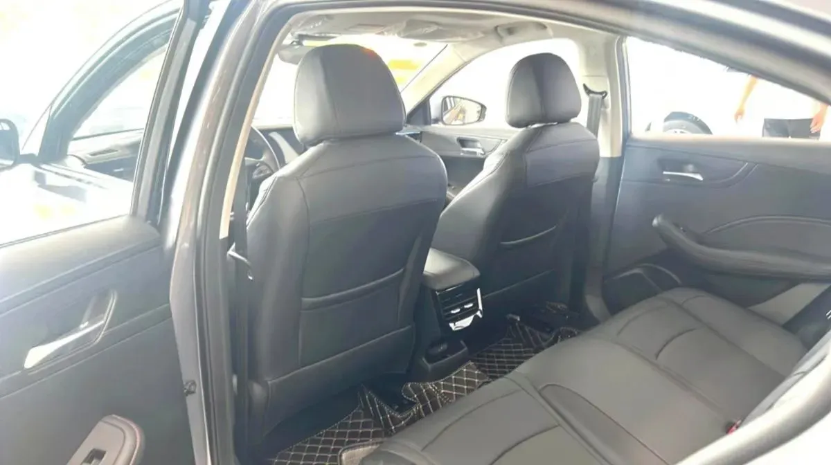 2024 Roewe i5 1.5L 129HP L4 CVT,autocango,china used car exporter,china ev exporter,chinese used car exporter,chinese used ev exporter