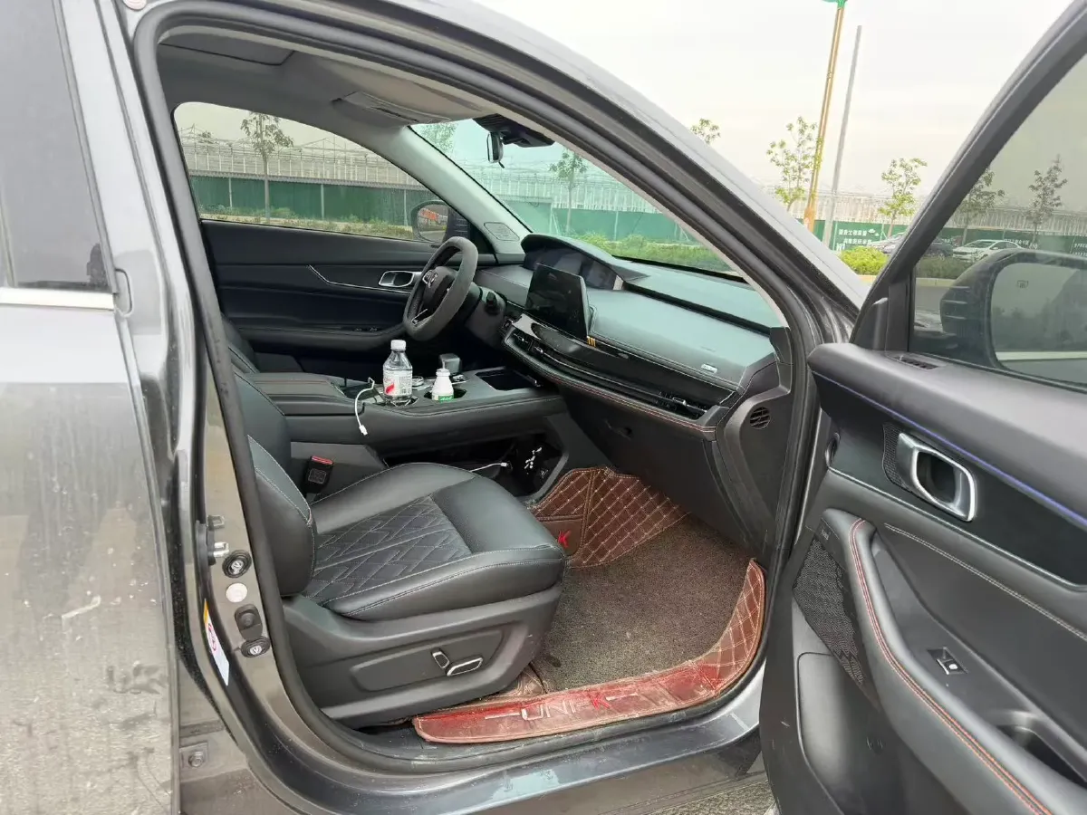 2021 ChangAn UNI-K 2.0T 233HP L4 8AT,autocango,china used car exporter,china ev exporter,chinese used car exporter,chinese used ev exporter
