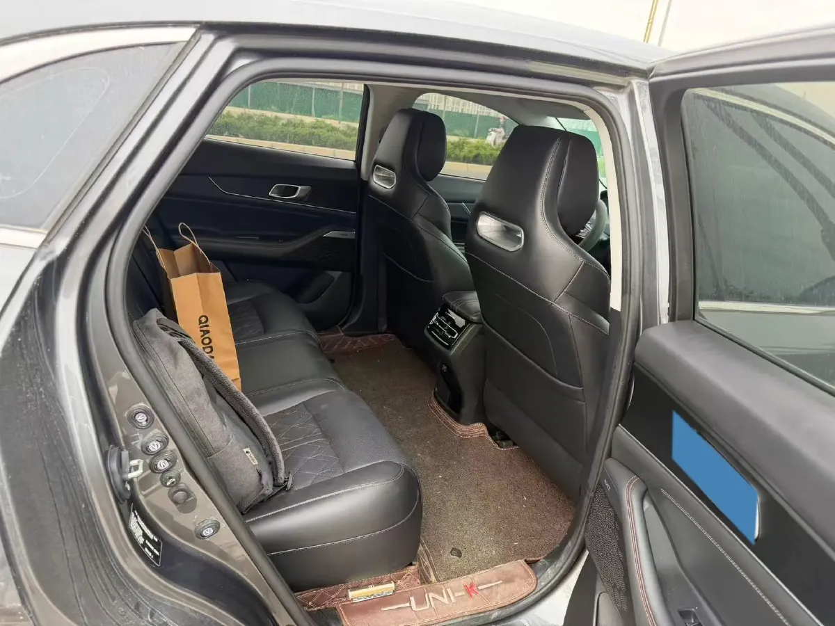 2021 ChangAn UNI-K 2.0T 233HP L4 8AT,autocango,china used car exporter,china ev exporter,chinese used car exporter,chinese used ev exporter