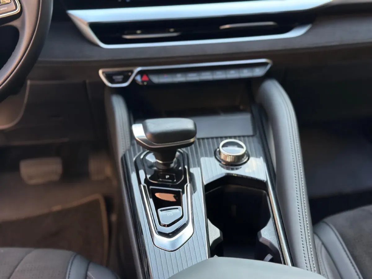 2024 Geely Monjaro 2.0T 238HP L4 8AT,autocango,china used car exporter,china ev exporter,chinese used car exporter,chinese used ev exporter