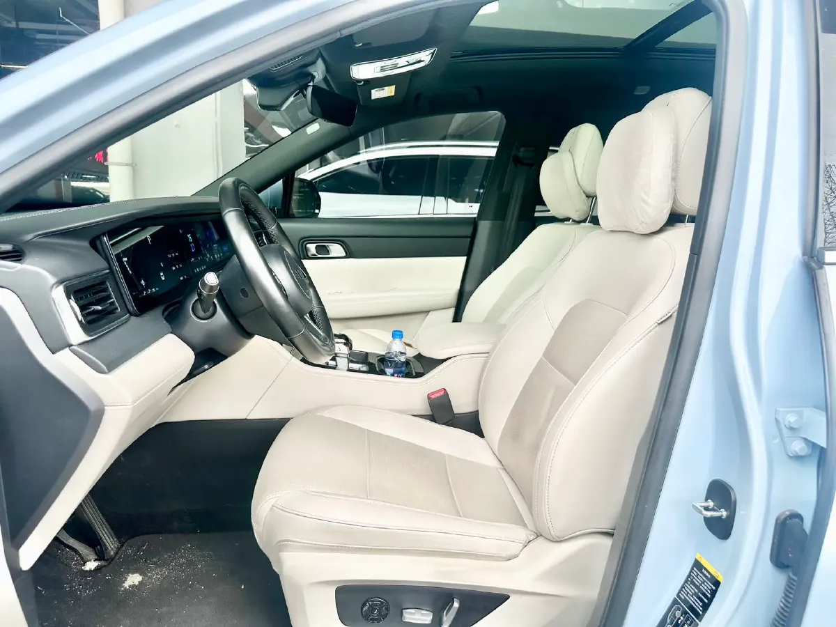 2021 Li ONE Range Extended 131HP REEV 40.5KWH,autocango,china used car exporter,china ev exporter,chinese used car exporter,chinese used ev exporter