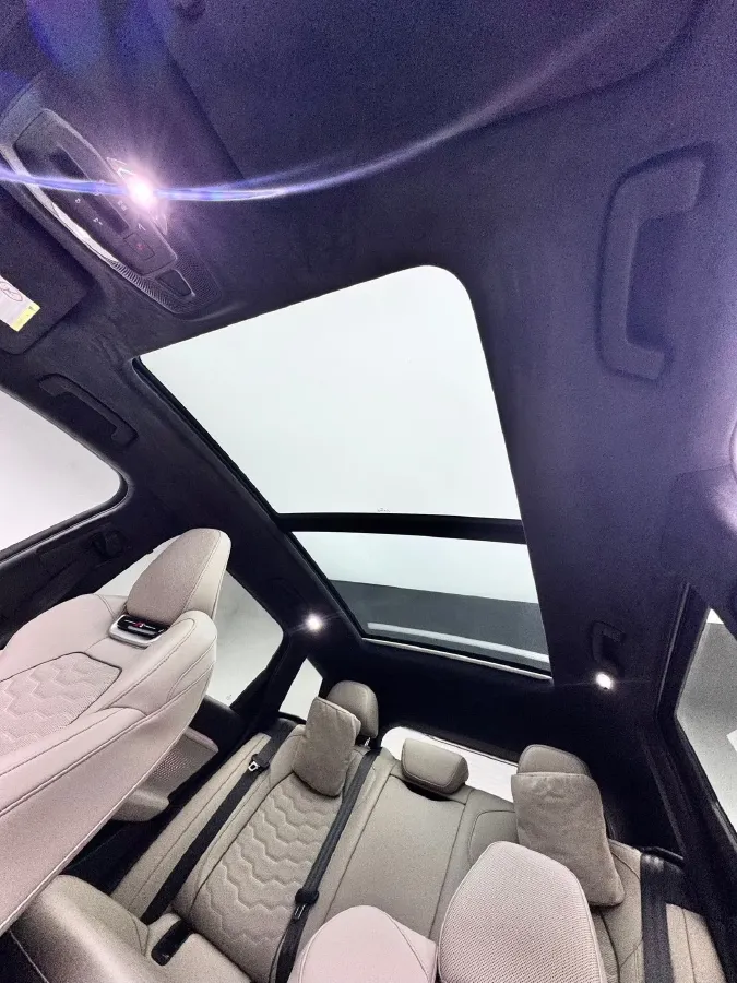 2025 Audi Q5L 2.0T 245HP L4 7DCT,autocango,china used car exporter,china ev exporter,chinese used car exporter,chinese used ev exporter