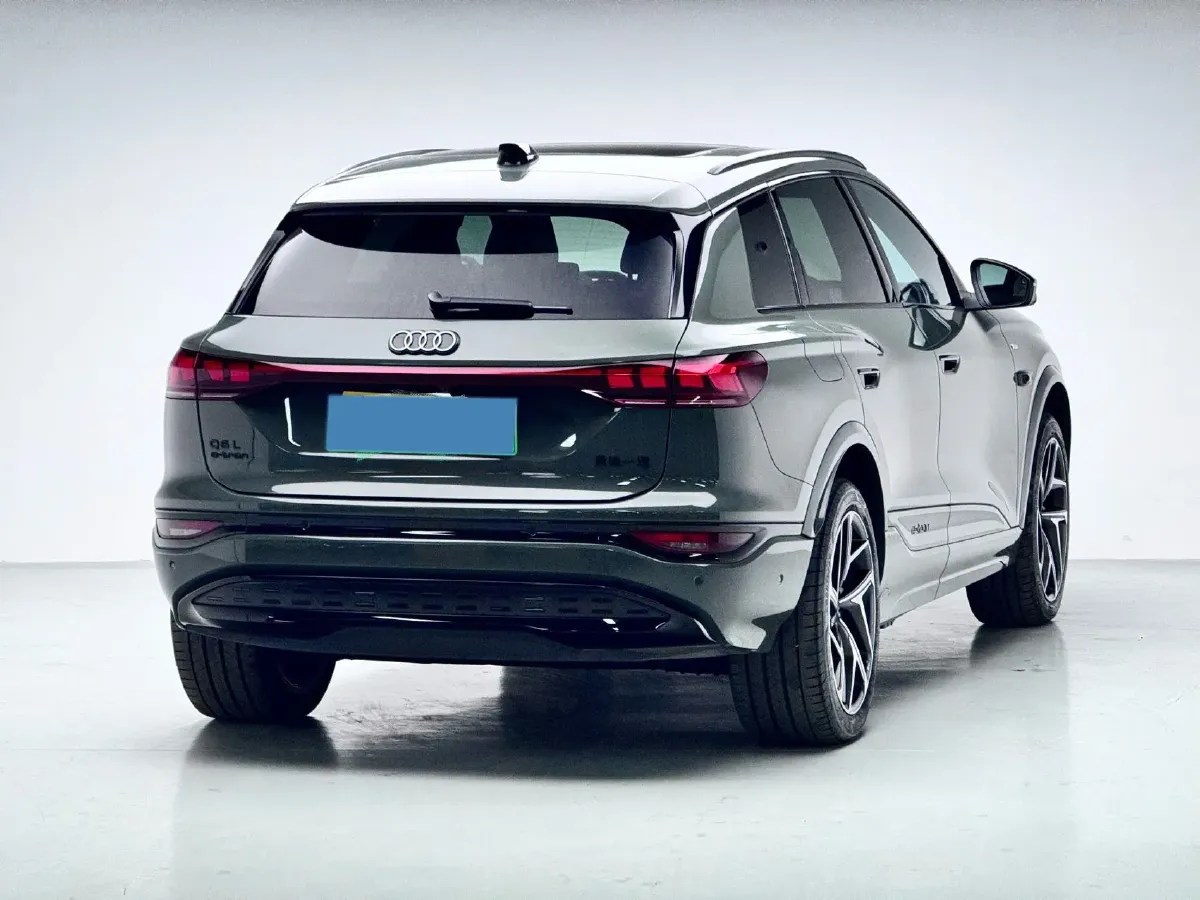 2025 Audi Q5L 2.0T 245HP L4 7DCT,autocango,china used car exporter,china ev exporter,chinese used car exporter,chinese used ev exporter