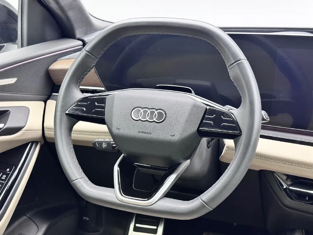 2025 Audi Q5L 2.0T 245HP L4 7DCT,autocango,china used car exporter,china ev exporter,chinese used car exporter,chinese used ev exporter
