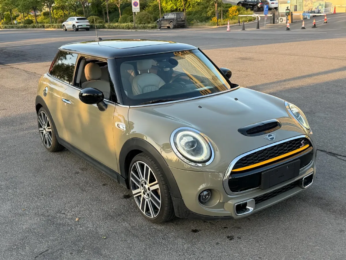 2019 MINI MINI 2.0T 192HP L4 7DCT,autocango,china used car exporter,china ev exporter,chinese used car exporter,chinese used ev exporter
