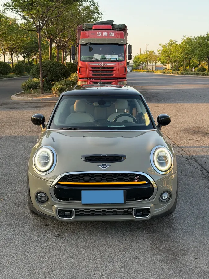 2019 MINI MINI 2.0T 192HP L4 7DCT,autocango,china used car exporter,china ev exporter,chinese used car exporter,chinese used ev exporter