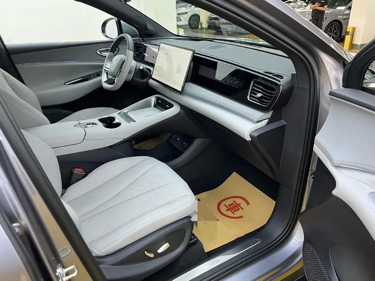 2025 LanDian E5 PLUS 1.5L 95HP L4 E-CVT PHEV,autocango,china used car exporter,china ev exporter,chinese used car exporter,chinese used ev exporter