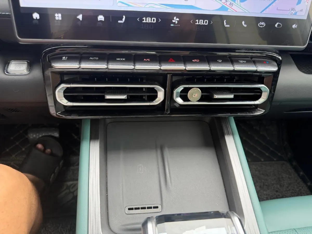 2025 Jetour Traveller 2.0T 254HP L4 7DCT,autocango,china used car exporter,china ev exporter,chinese used car exporter,chinese used ev exporter