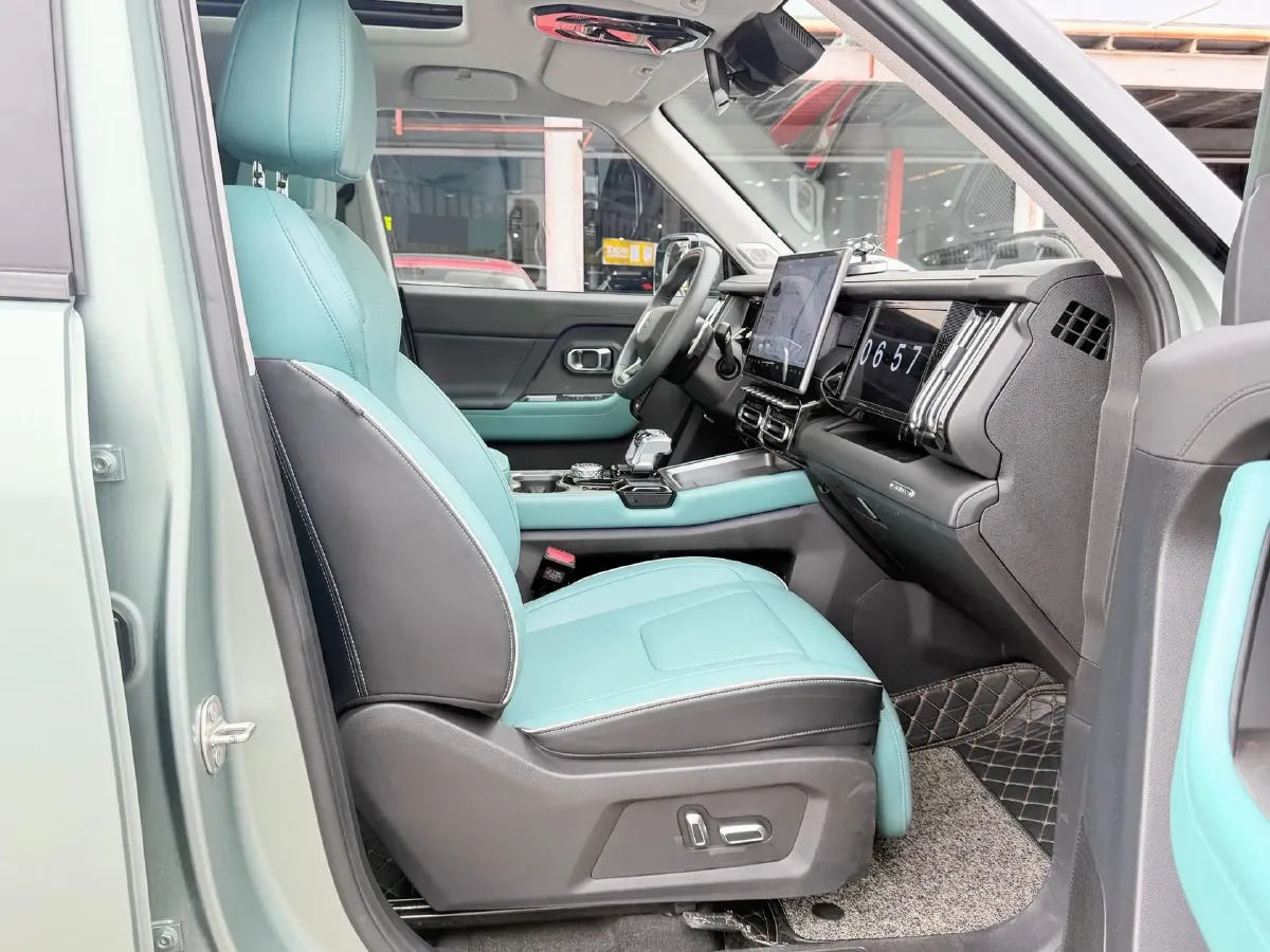 2025 Jetour Traveller 2.0T 254HP L4 7DCT,autocango,china used car exporter,china ev exporter,chinese used car exporter,chinese used ev exporter
