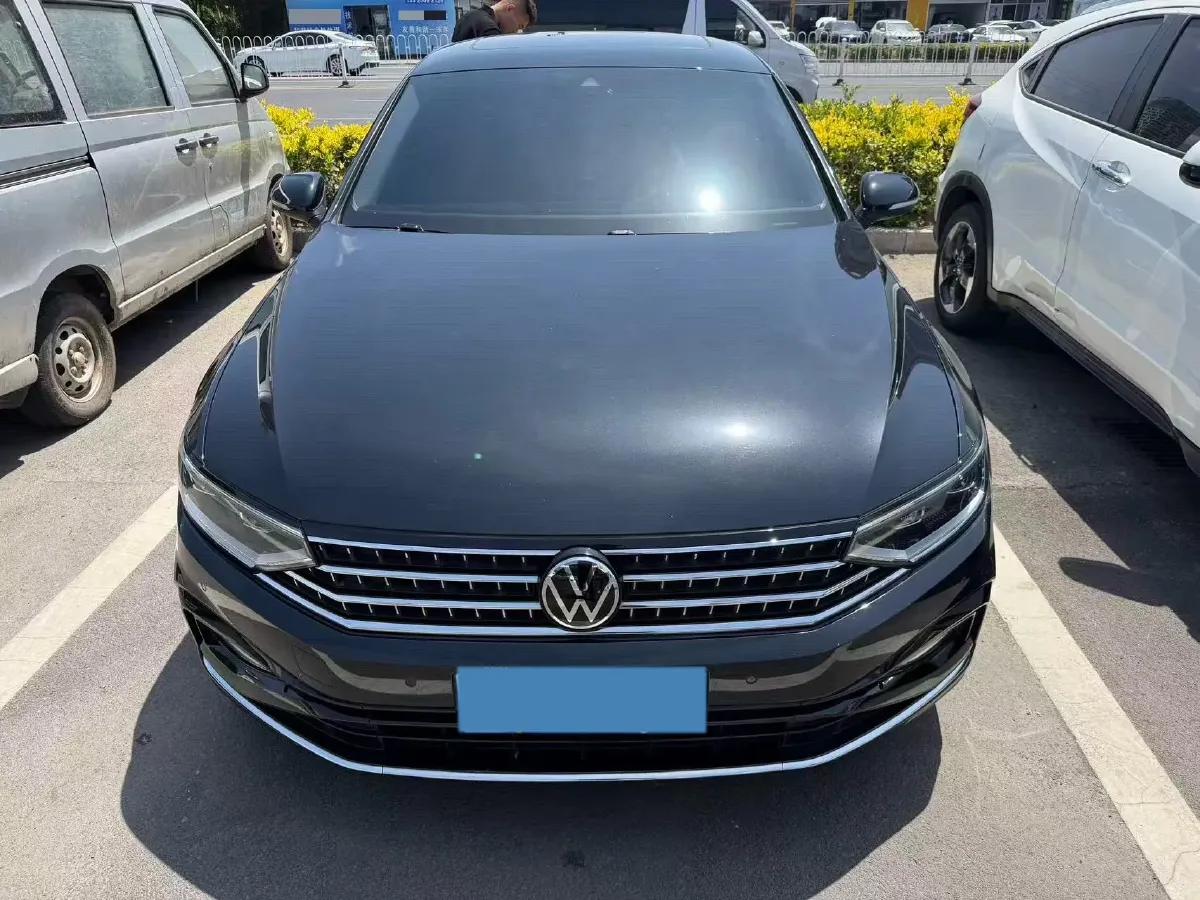 2023 Volkswagen Magotan 2.0T 186HP L4 7DCT,autocango,china used car exporter,china ev exporter,chinese used car exporter,chinese used ev exporter