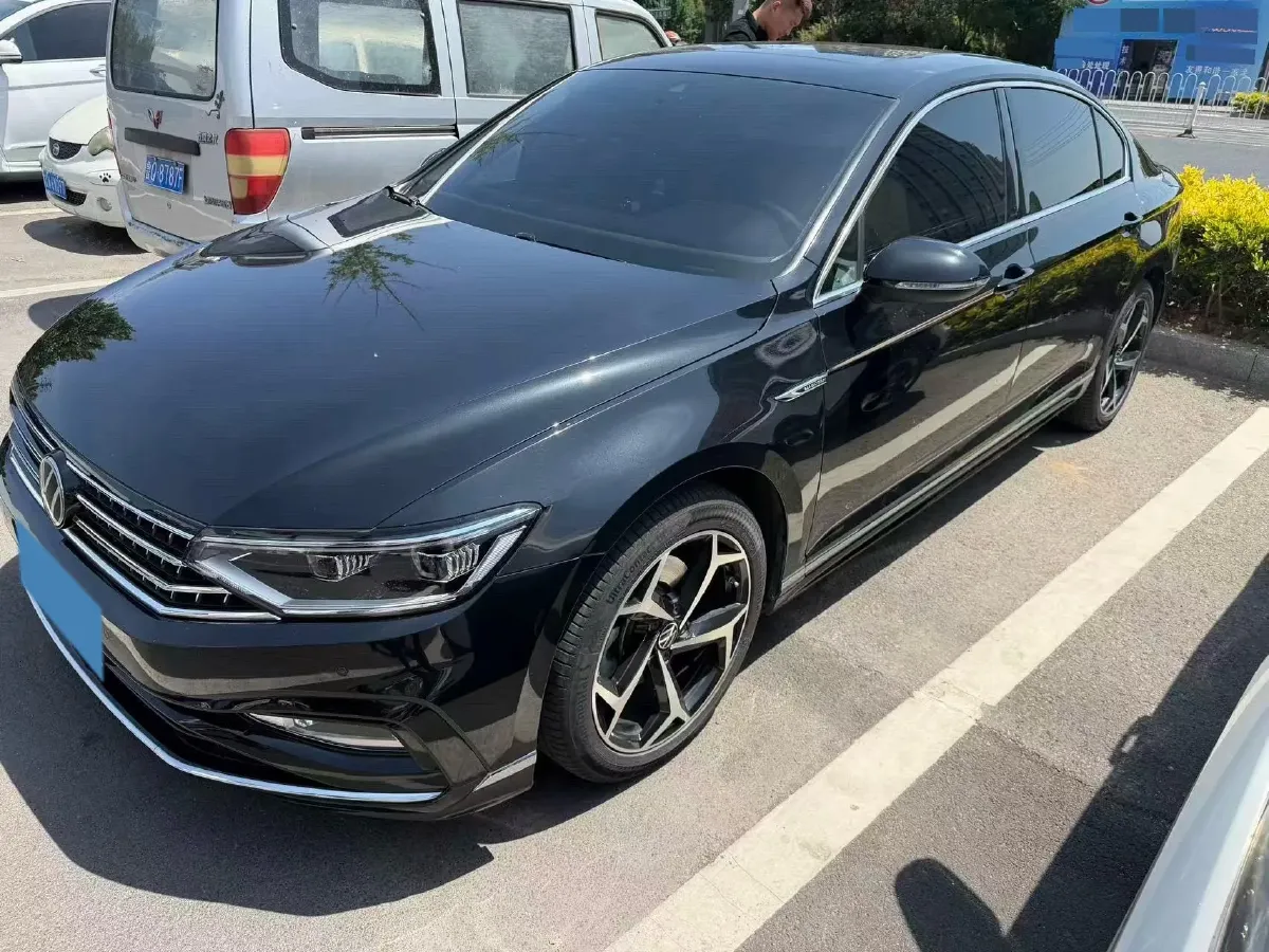 2023 Volkswagen Magotan 2.0T 186HP L4 7DCT,autocango,china used car exporter,china ev exporter,chinese used car exporter,chinese used ev exporter