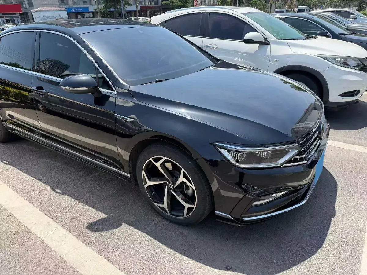 2023 Volkswagen Magotan 2.0T 186HP L4 7DCT,autocango,china used car exporter,china ev exporter,chinese used car exporter,chinese used ev exporter