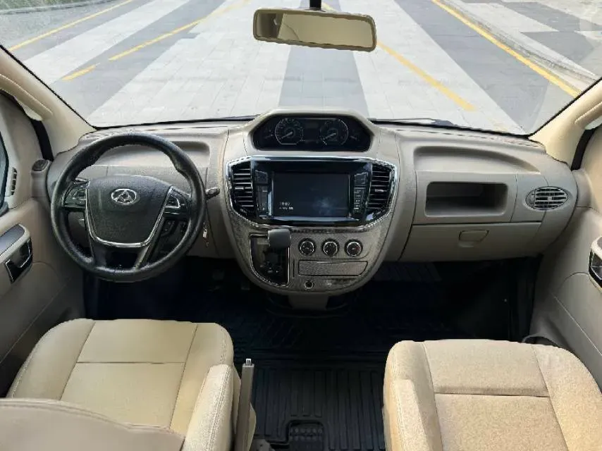2018 MAXUS XinTu V80 2.5T 136HP L4 6MT,autocango,china used car exporter,china ev exporter,chinese used car exporter,chinese used ev exporter