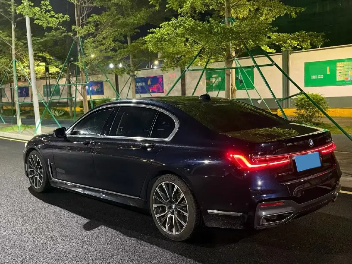 2021 BMW 7 Series 3.0T 340HP L6 8AT,autocango,china used car exporter,china ev exporter,chinese used car exporter,chinese used ev exporter