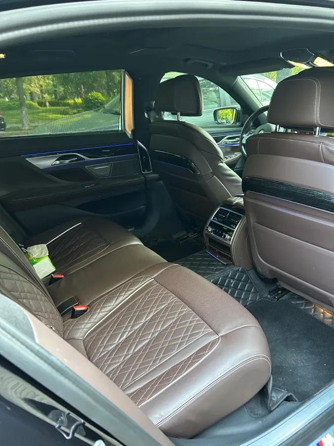 2021 BMW 7 Series 3.0T 340HP L6 8AT,autocango,china used car exporter,china ev exporter,chinese used car exporter,chinese used ev exporter