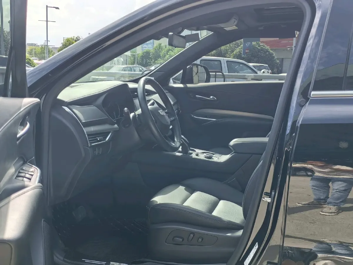 2022 Cadillac XT4 2.0T 237HP L4 9AT,autocango,china used car exporter,china ev exporter,chinese used car exporter,chinese used ev exporter