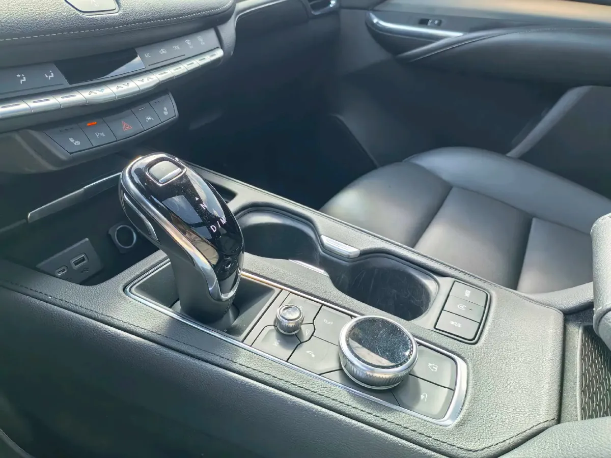 2022 Cadillac XT4 2.0T 237HP L4 9AT,autocango,china used car exporter,china ev exporter,chinese used car exporter,chinese used ev exporter