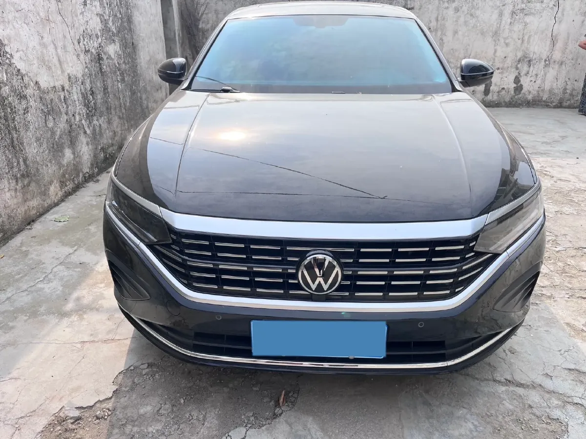 2024 Volkswagen Passat 2.0T 220HP L4 7DCT,autocango,china used car exporter,china ev exporter,chinese used car exporter,chinese used ev exporter