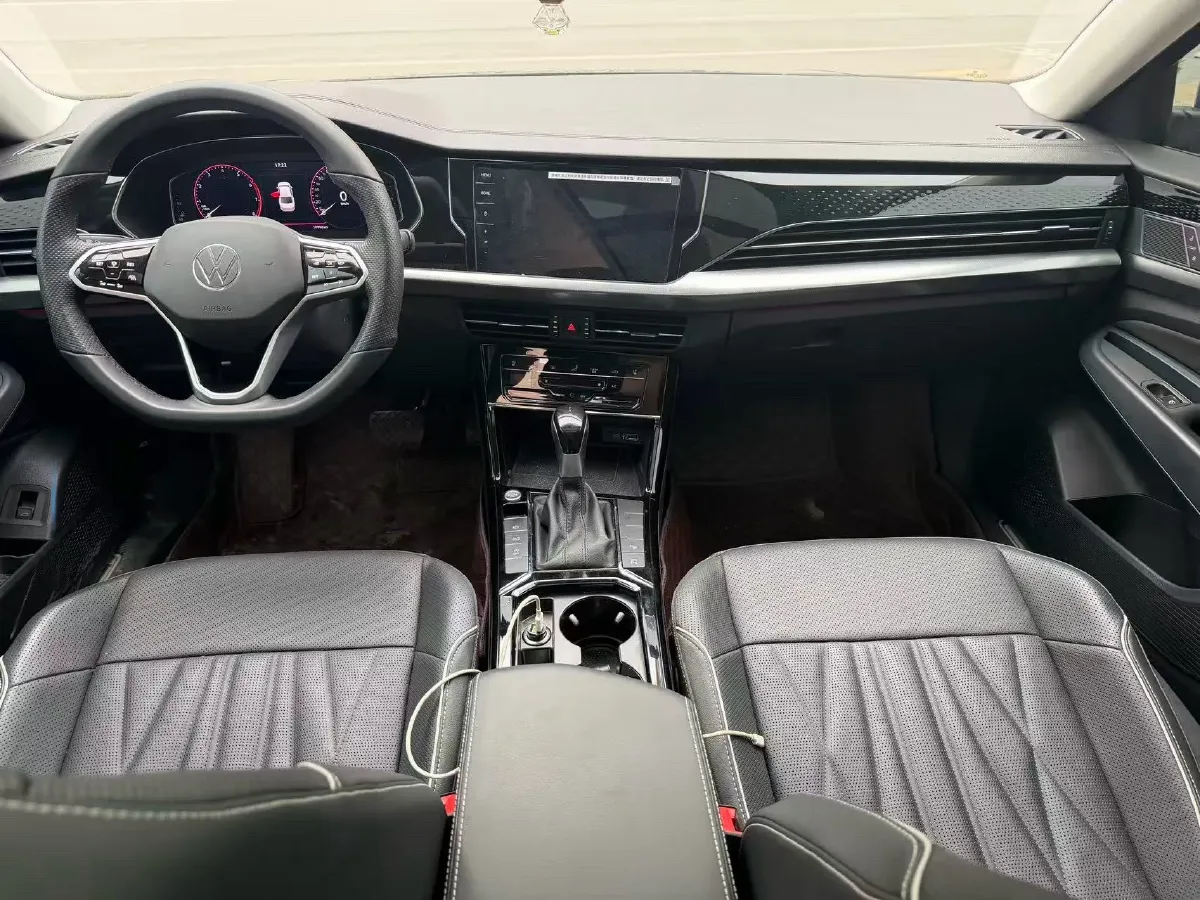 2023 Volkswagen Passat 2.0T 220HP L4 7DCT,autocango,china used car exporter,china ev exporter,chinese used car exporter,chinese used ev exporter