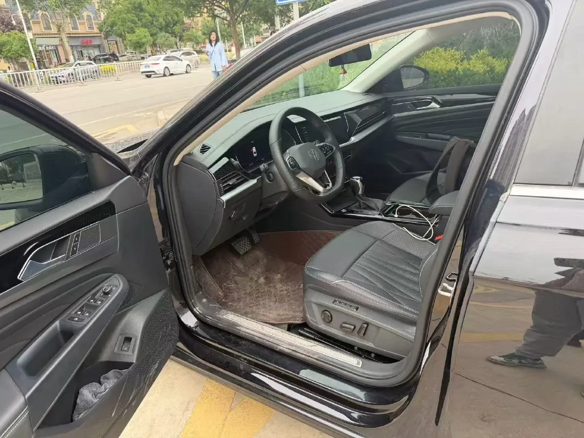 2023 Volkswagen Passat 2.0T 220HP L4 7DCT,autocango,china used car exporter,china ev exporter,chinese used car exporter,chinese used ev exporter