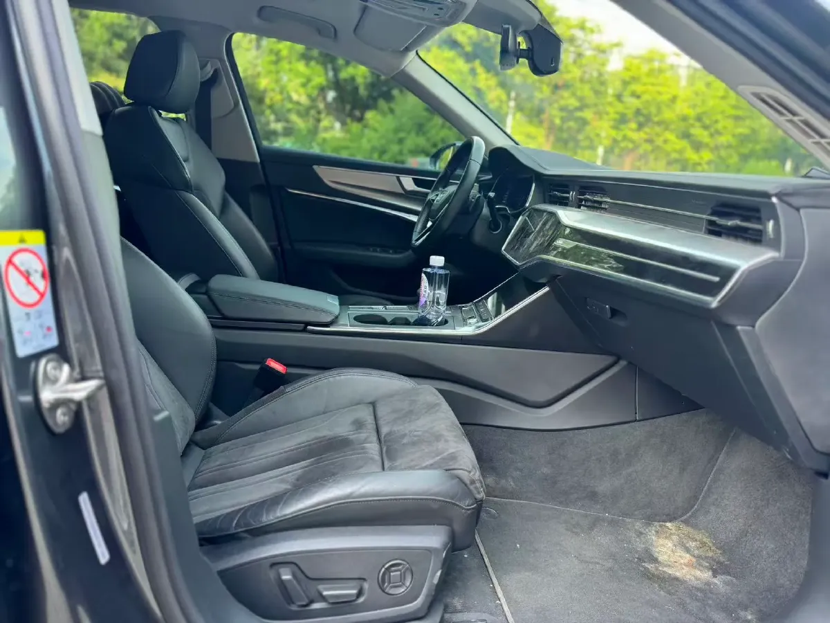 2021 Audi A6 2.0T 190HP L4 7DCT,autocango,china used car exporter,china ev exporter,chinese used car exporter,chinese used ev exporter
