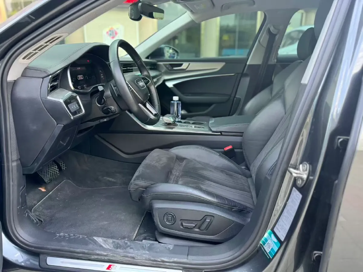 2021 Audi A6 2.0T 190HP L4 7DCT,autocango,china used car exporter,china ev exporter,chinese used car exporter,chinese used ev exporter