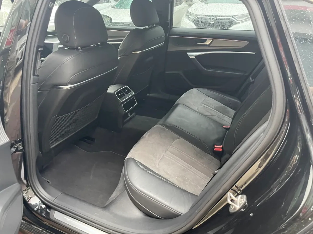 2021 Audi A6L 2.0T 224HP L4 7DCT,autocango,china used car exporter,china ev exporter,chinese used car exporter,chinese used ev exporter